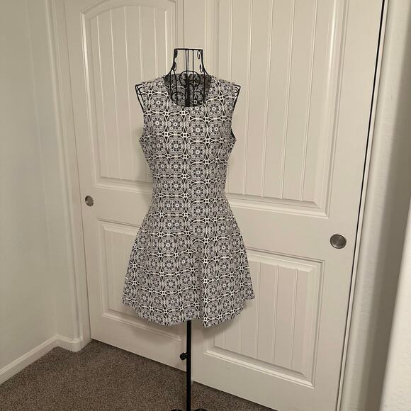 Forever 21 Dresses & Skirts - XS - Forever 21 - Black and White Printed Dress